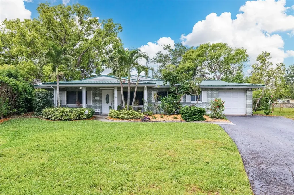 1572 84th Avenue N St Petersburg FL 33702