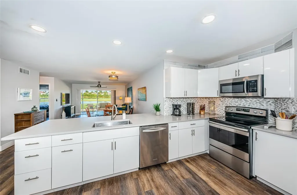 6141 Bahia Del Mar Boulevard St Petersburg FL 33715