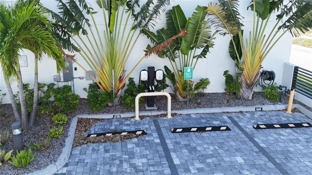 941 N Osprey Avenue Sarasota FL 34236