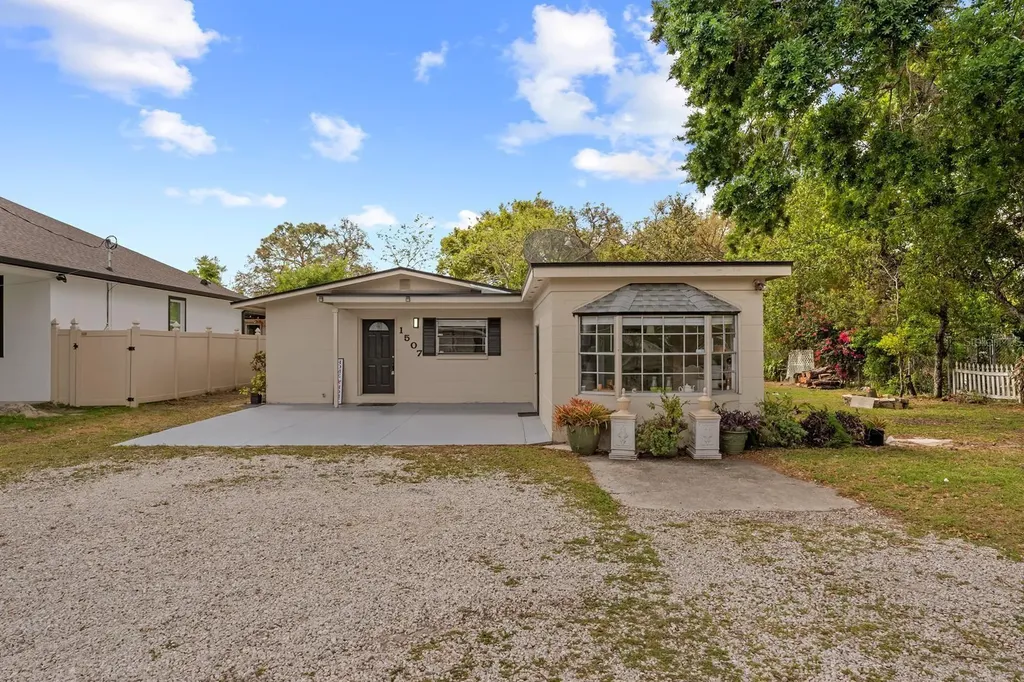 1507 E Bougainvillea Avenue Tampa FL 33612