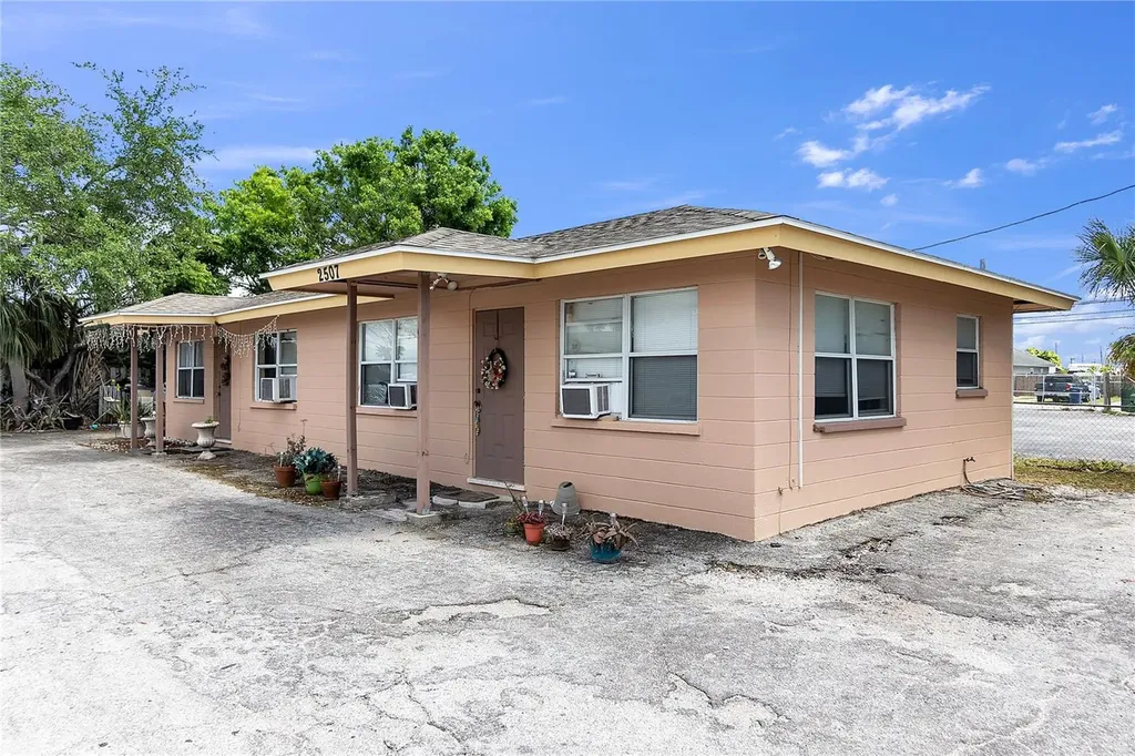 2503 10th Street W Bradenton FL 34205