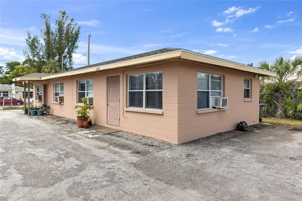 2503 10th Street W Bradenton FL 34205