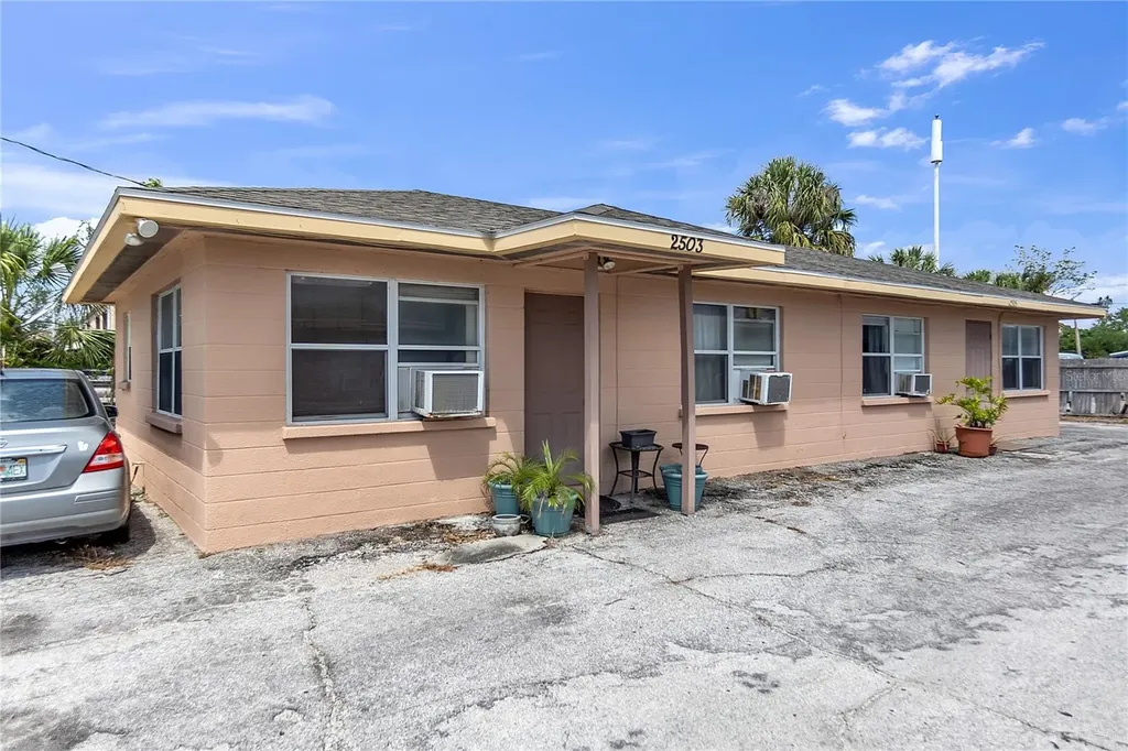 2503 10th Street W Bradenton FL 34205