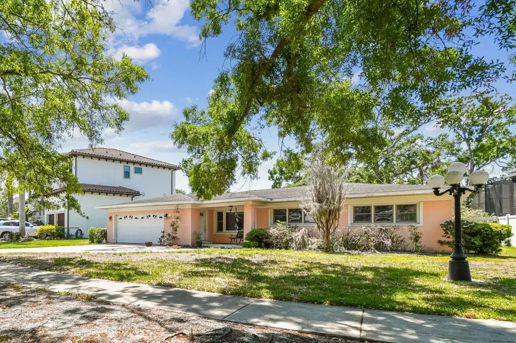 2607 S Bryant Circle Tampa FL 33629