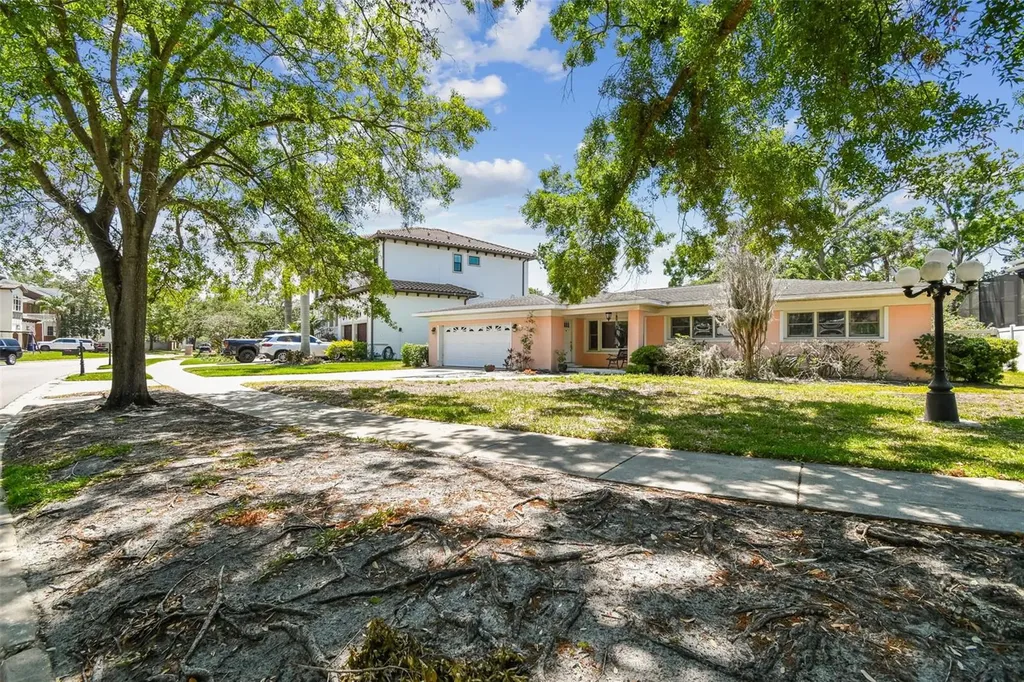 2607 S Bryant Circle Tampa FL 33629