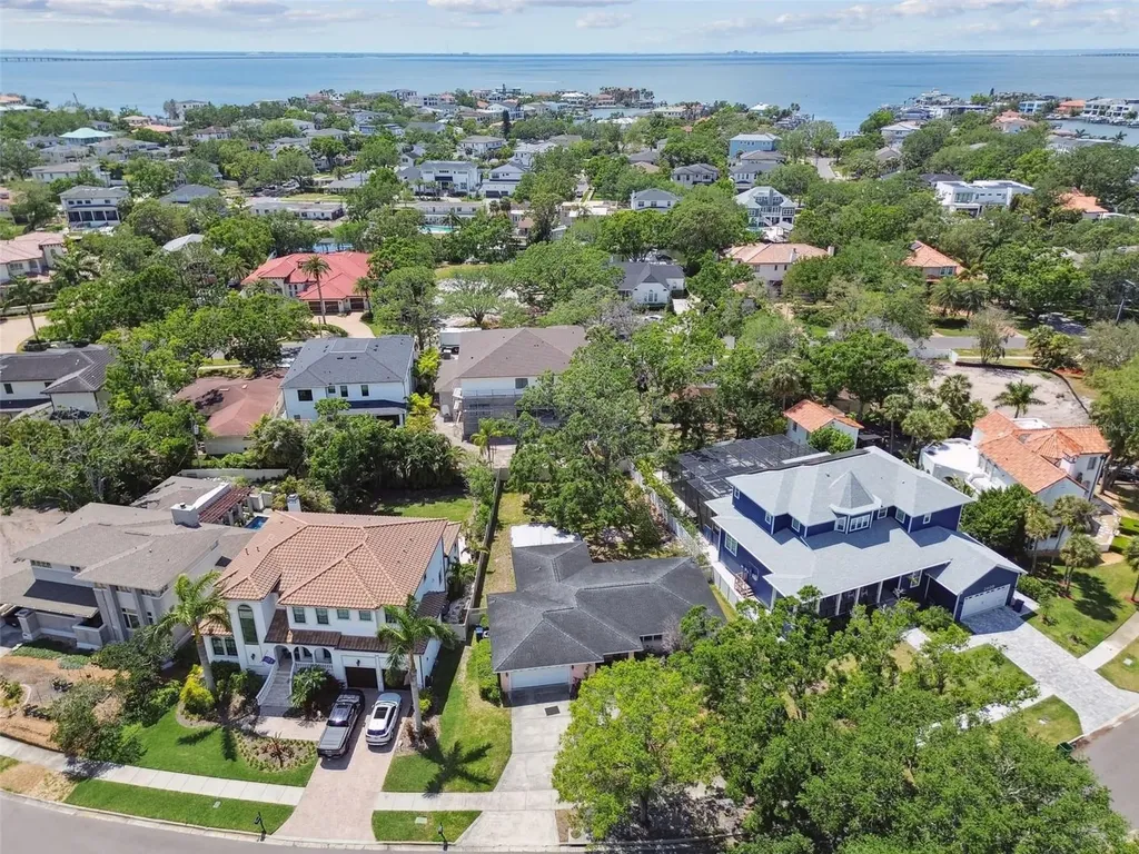 2607 S Bryant Circle Tampa FL 33629