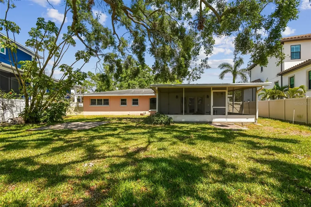 2607 S Bryant Circle Tampa FL 33629