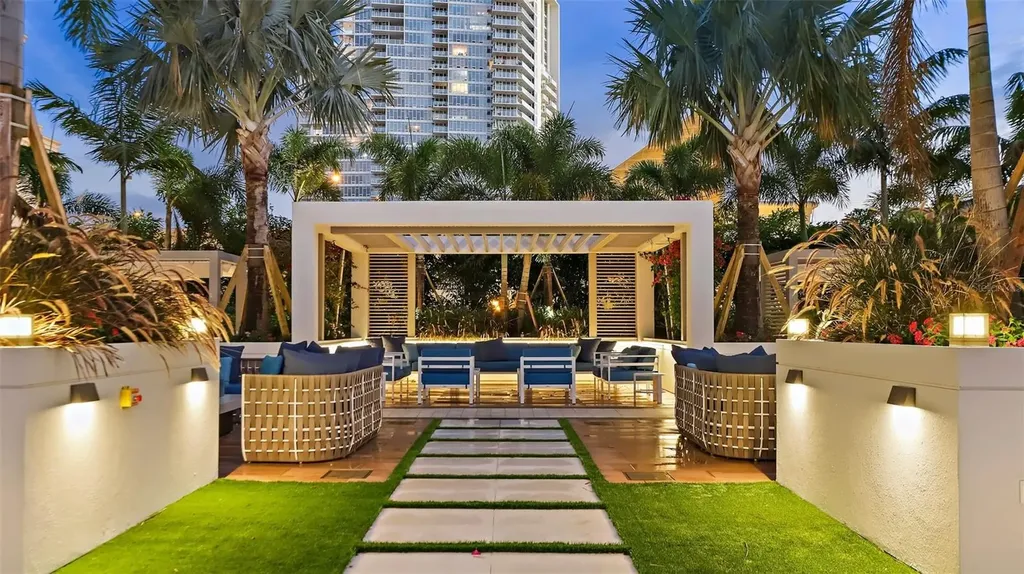 100 1st Avenue N St Petersburg FL 33701