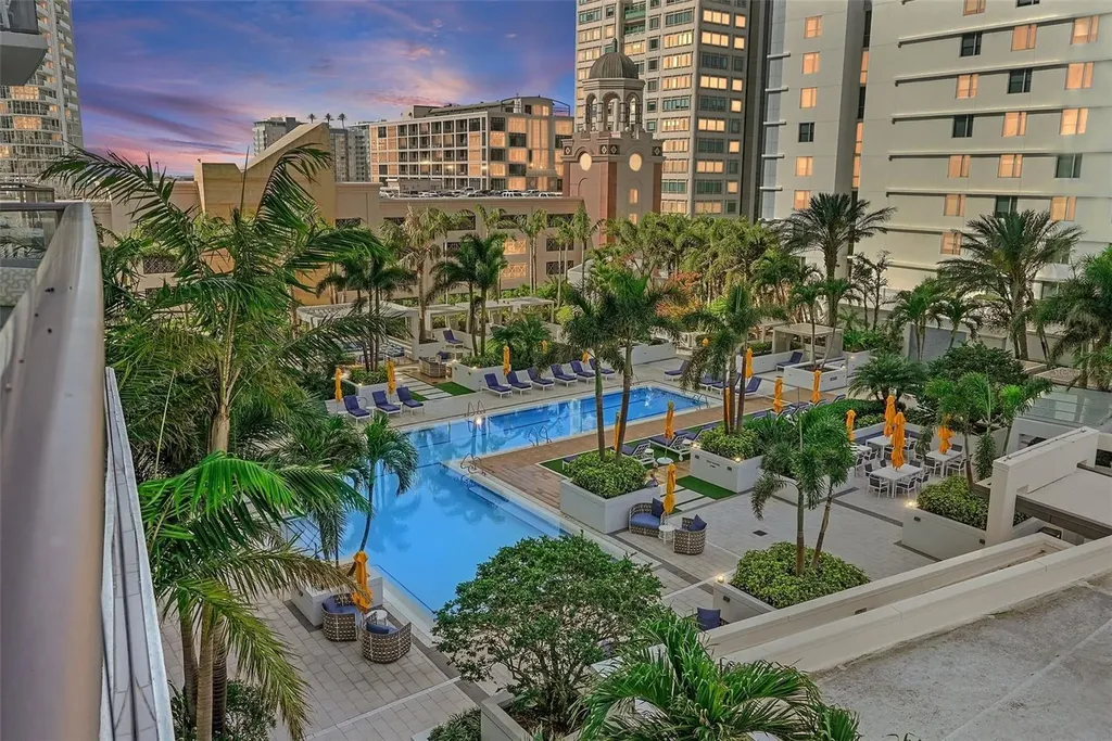 100 1st Avenue N St Petersburg FL 33701