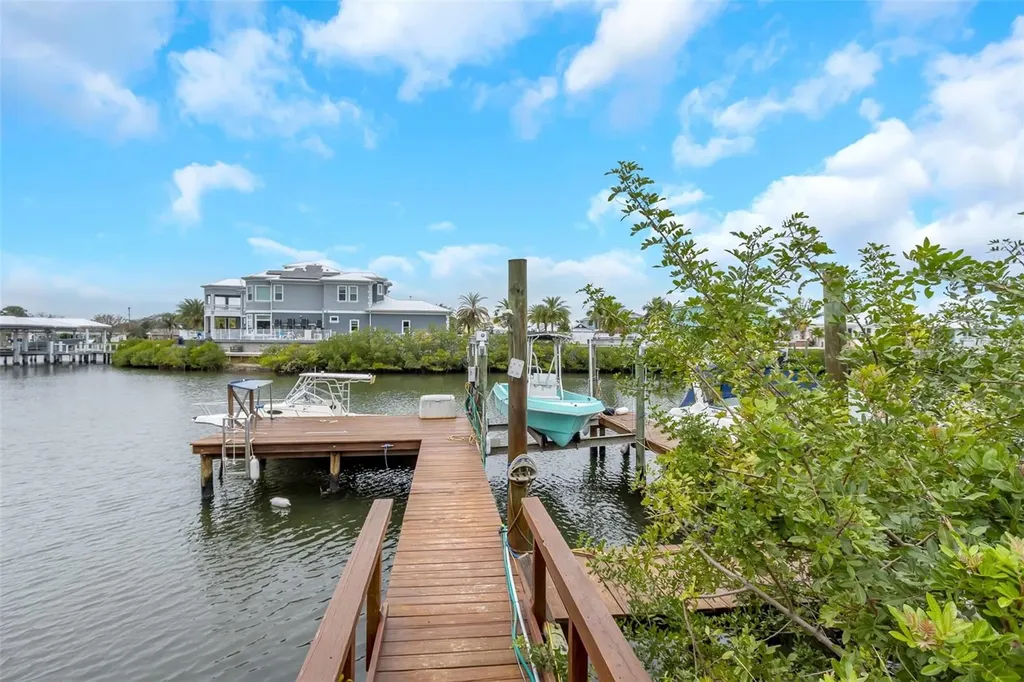424 Island Cay Way Apollo Beach FL 33572