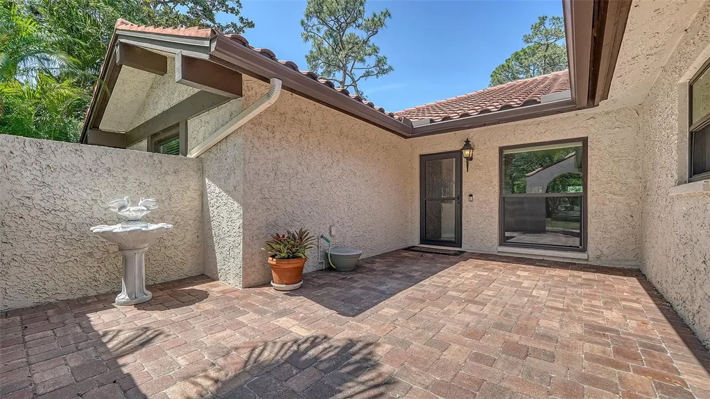 5458 Golf Pointe Drive Sarasota FL 34243