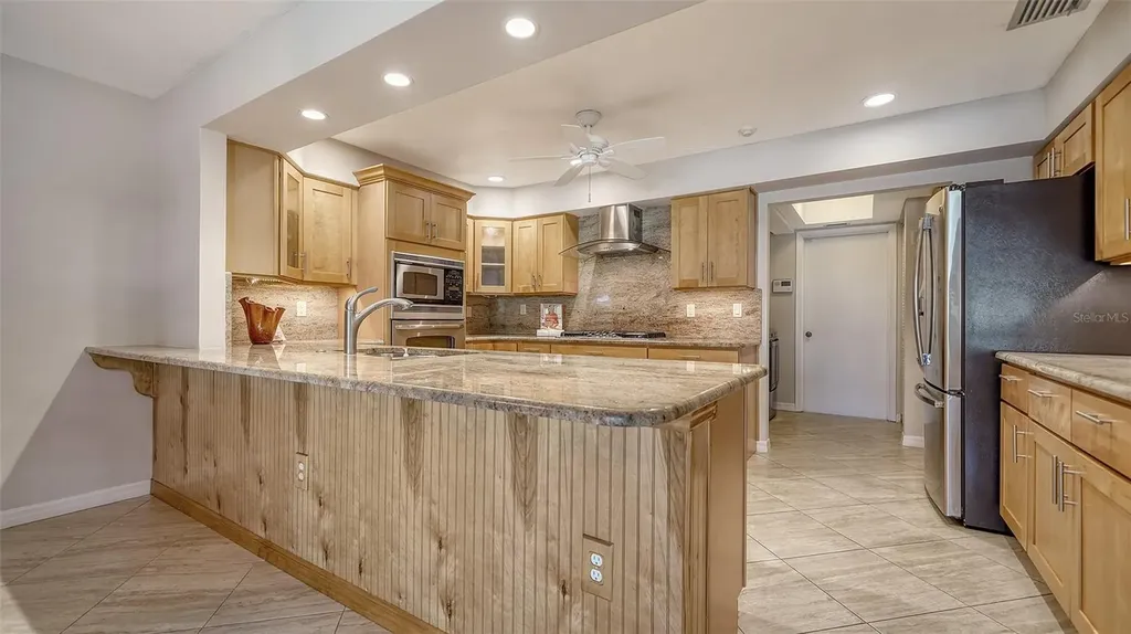 5458 Golf Pointe Drive Sarasota FL 34243
