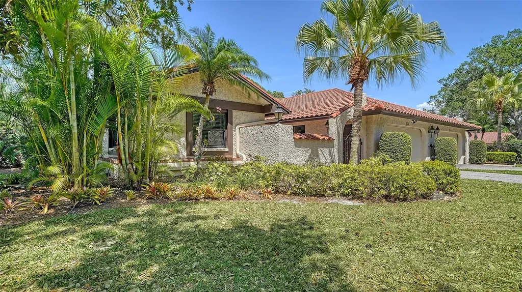 5458 Golf Pointe Drive Sarasota FL 34243