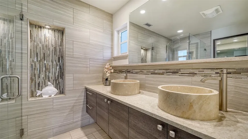 5458 Golf Pointe Drive Sarasota FL 34243