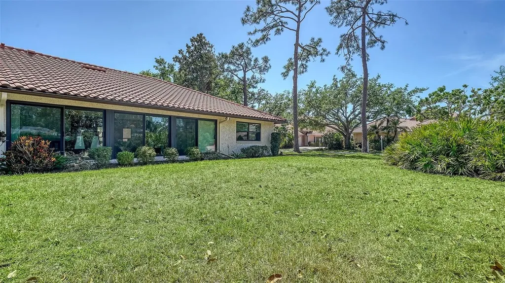 5458 Golf Pointe Drive Sarasota FL 34243