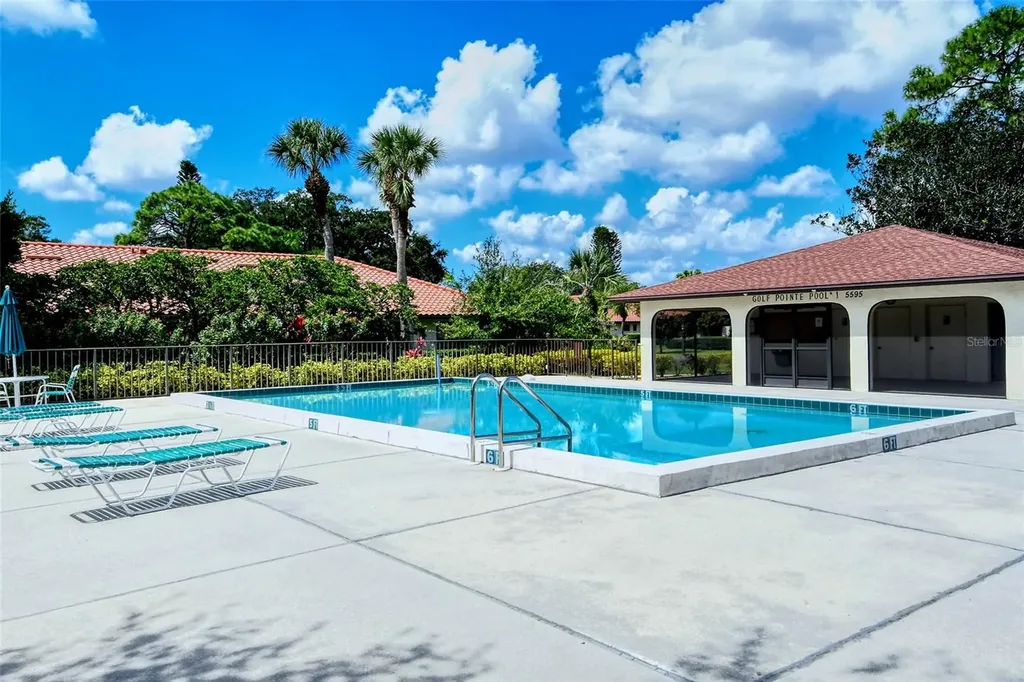 5458 Golf Pointe Drive Sarasota FL 34243