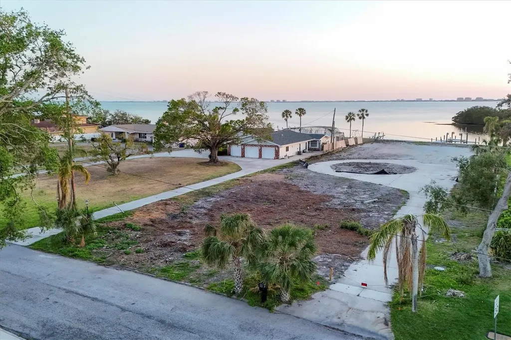 7314 Westmoreland Drive Sarasota FL 34243