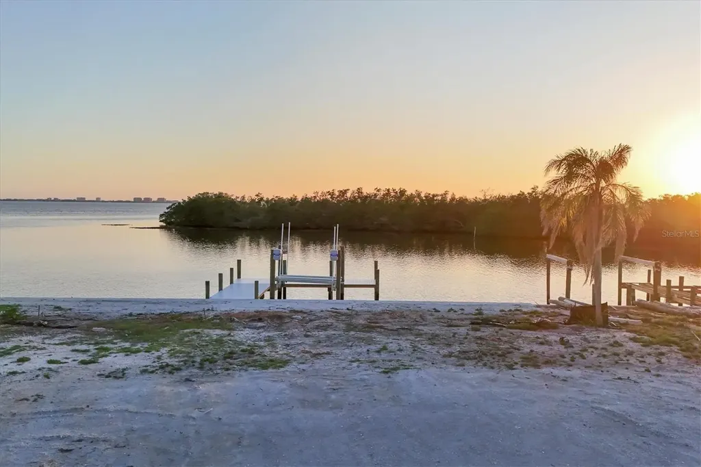 7314 Westmoreland Drive Sarasota FL 34243