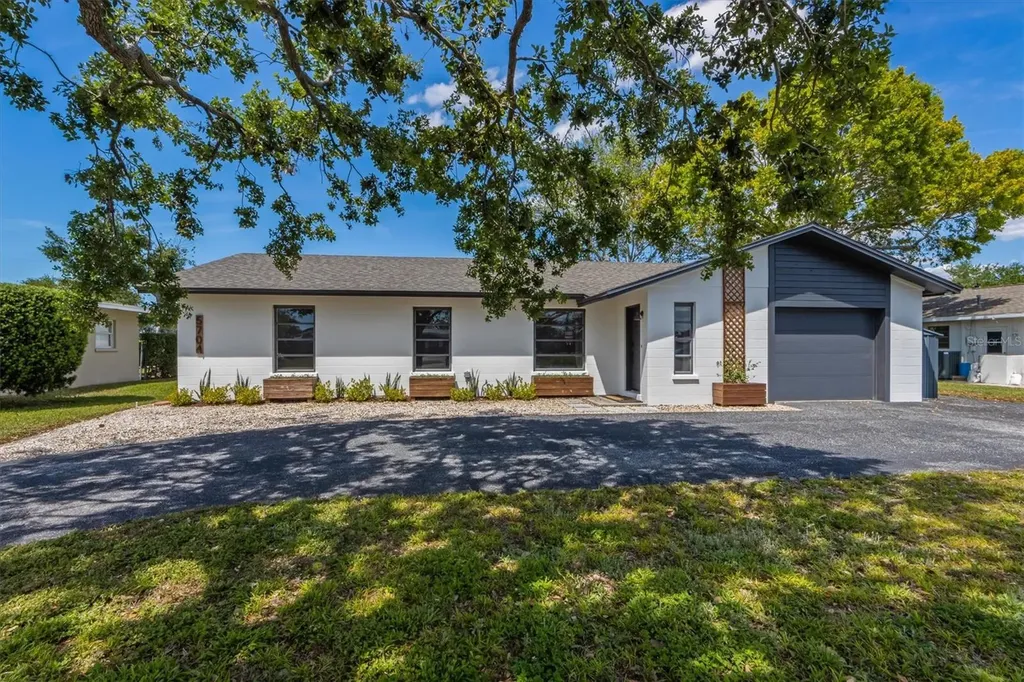 5704 2nd Avenue Drive NW Bradenton FL 34209