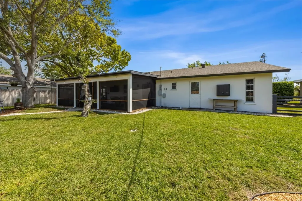 5704 2nd Avenue Drive NW Bradenton FL 34209