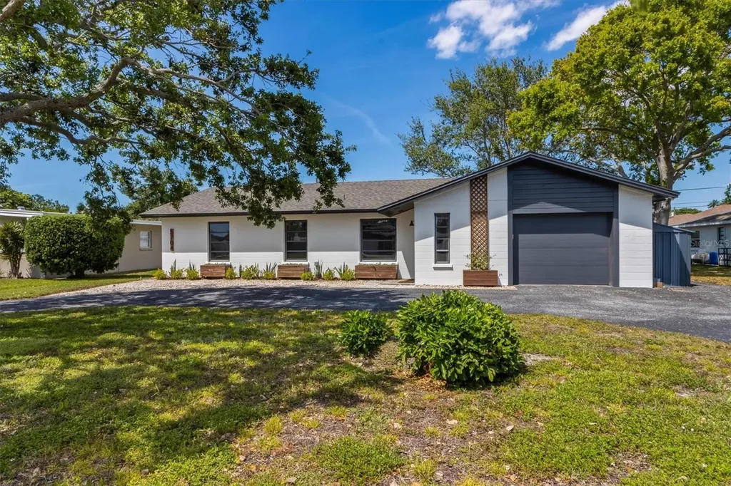 5704 2nd Avenue Drive NW Bradenton FL 34209