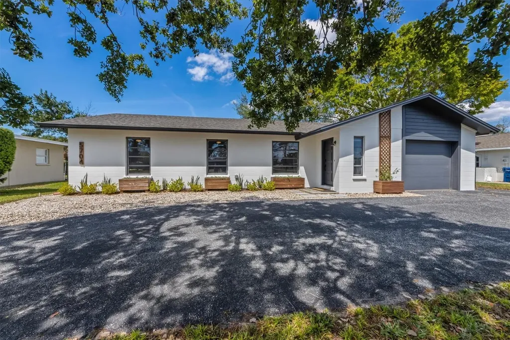5704 2nd Avenue Drive NW Bradenton FL 34209