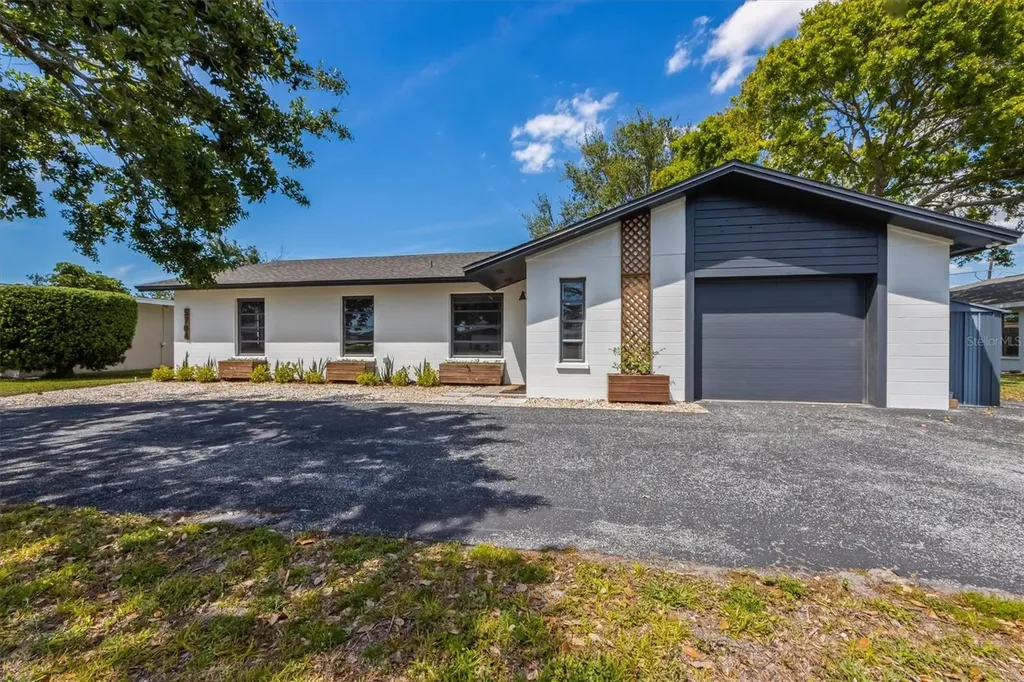 5704 2nd Avenue Drive NW Bradenton FL 34209
