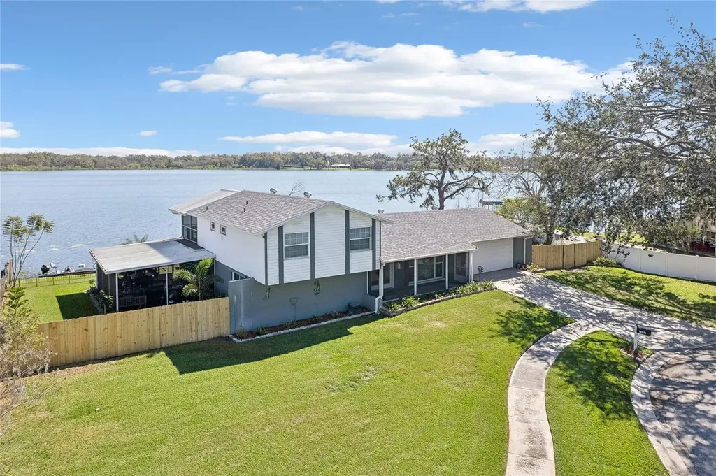 1222 Lady Elaine Drive Valrico FL 33594