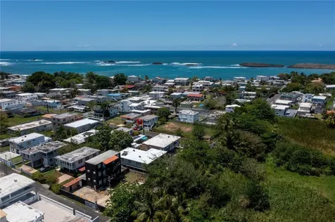 Condo. Entre Olas Carr. #686, Bo. Puerto Nuevo Vega Baja PR 00694