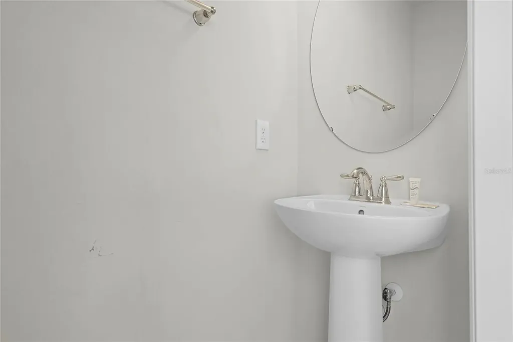 2427 Dubai Street Kissimmee FL 34747