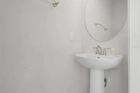 2427 Dubai Street Kissimmee FL 34747