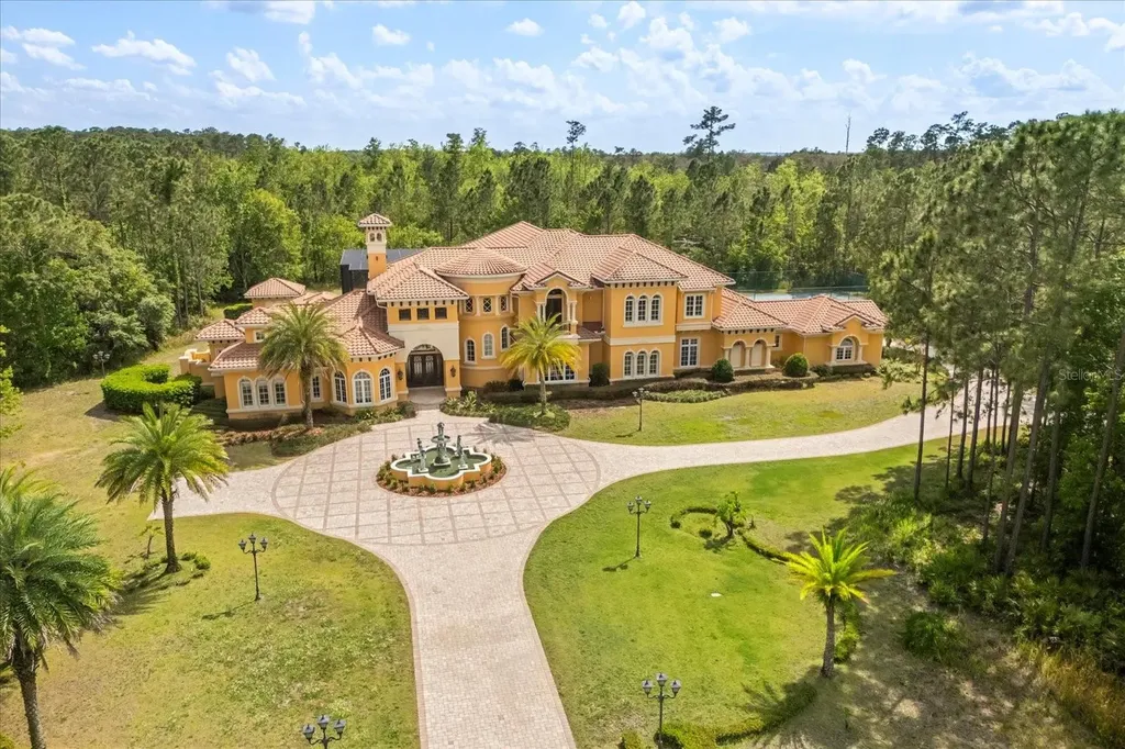 8590 Apache Trail Kissimmee FL 34747