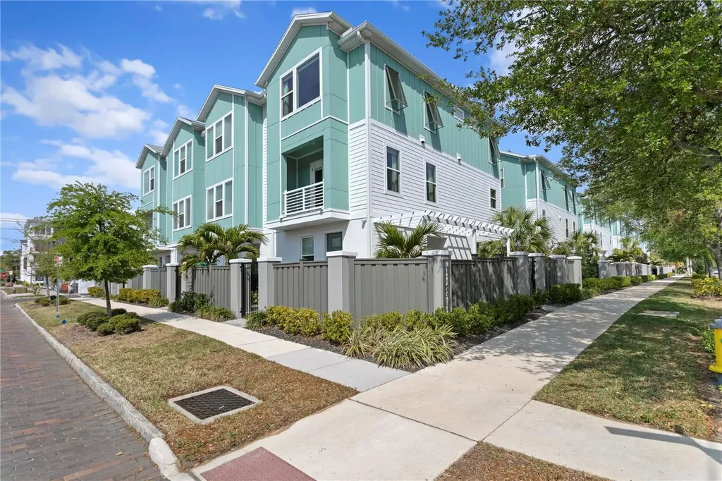 98 29th Street S St Petersburg FL 33712