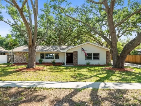 13556 Lake Magdalene Drive Tampa FL 33613