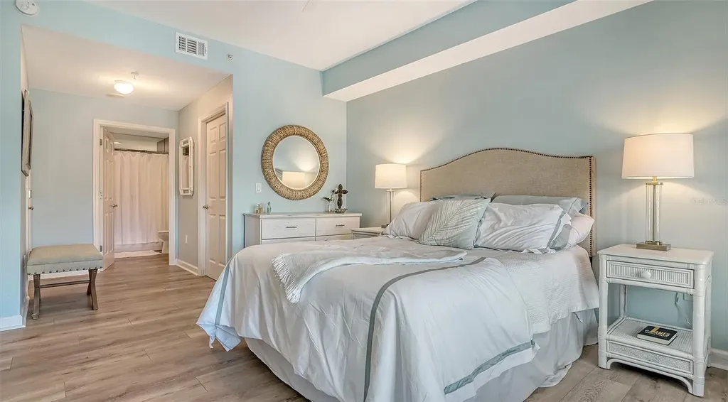 750 N Tamiami Trail Sarasota FL 34236