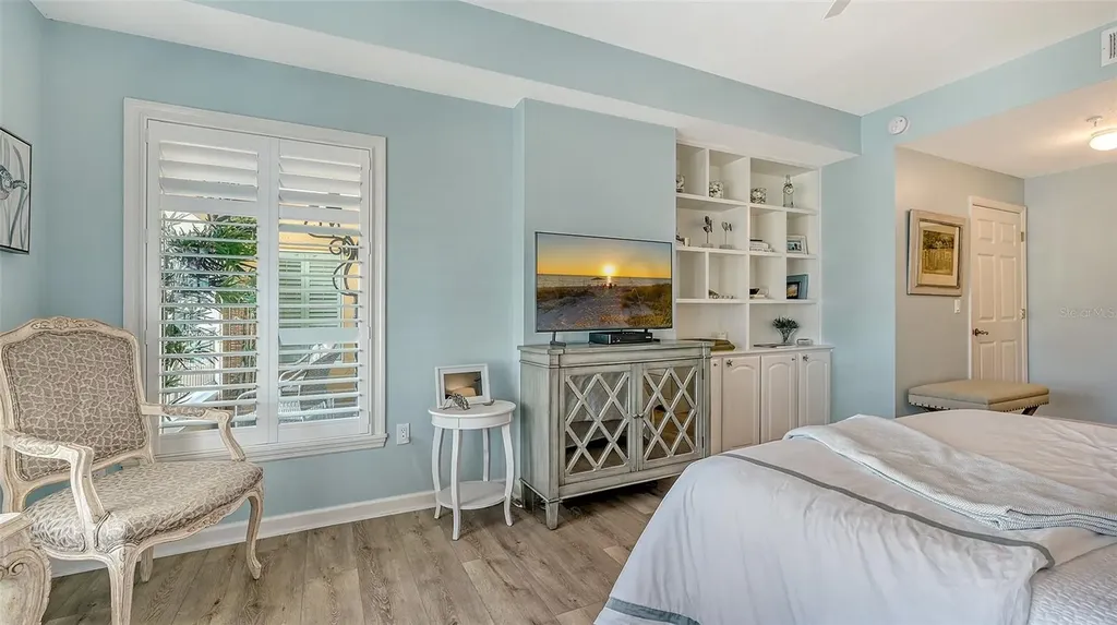 750 N Tamiami Trail Sarasota FL 34236