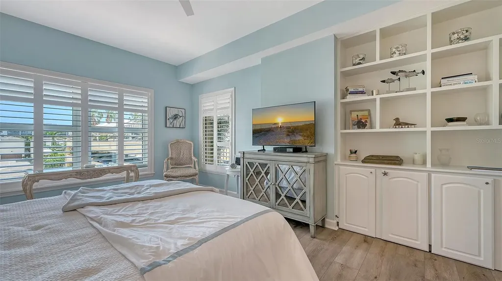 750 N Tamiami Trail Sarasota FL 34236