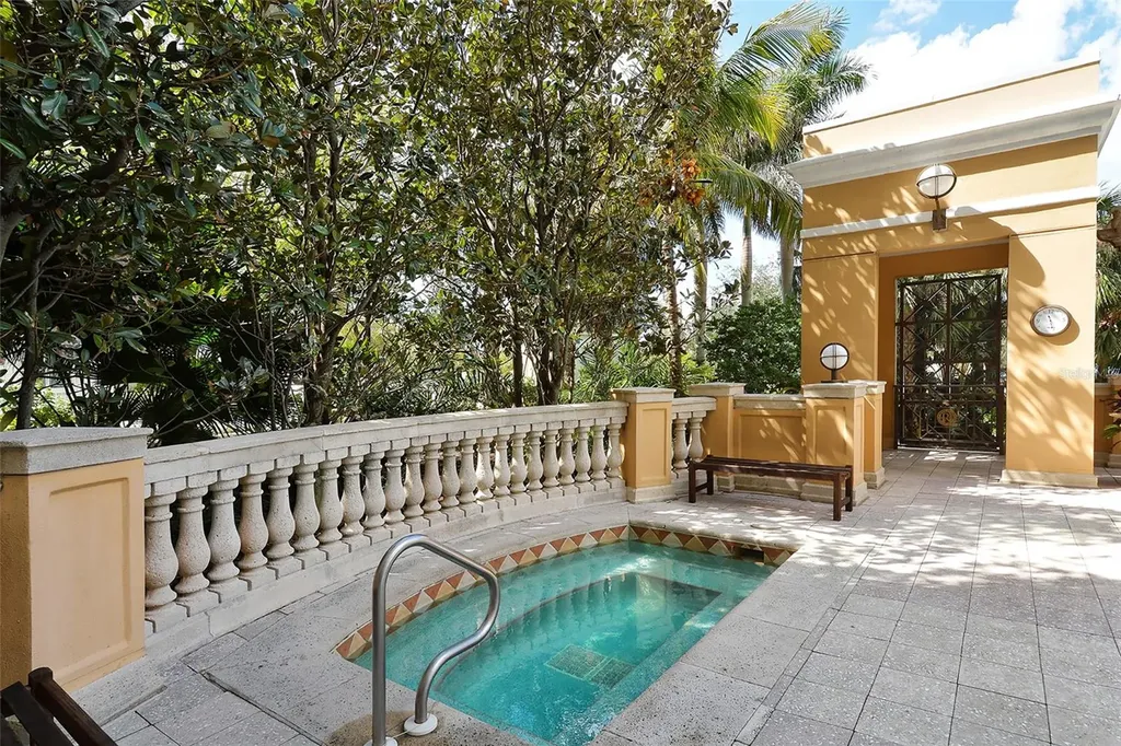 750 N Tamiami Trail Sarasota FL 34236