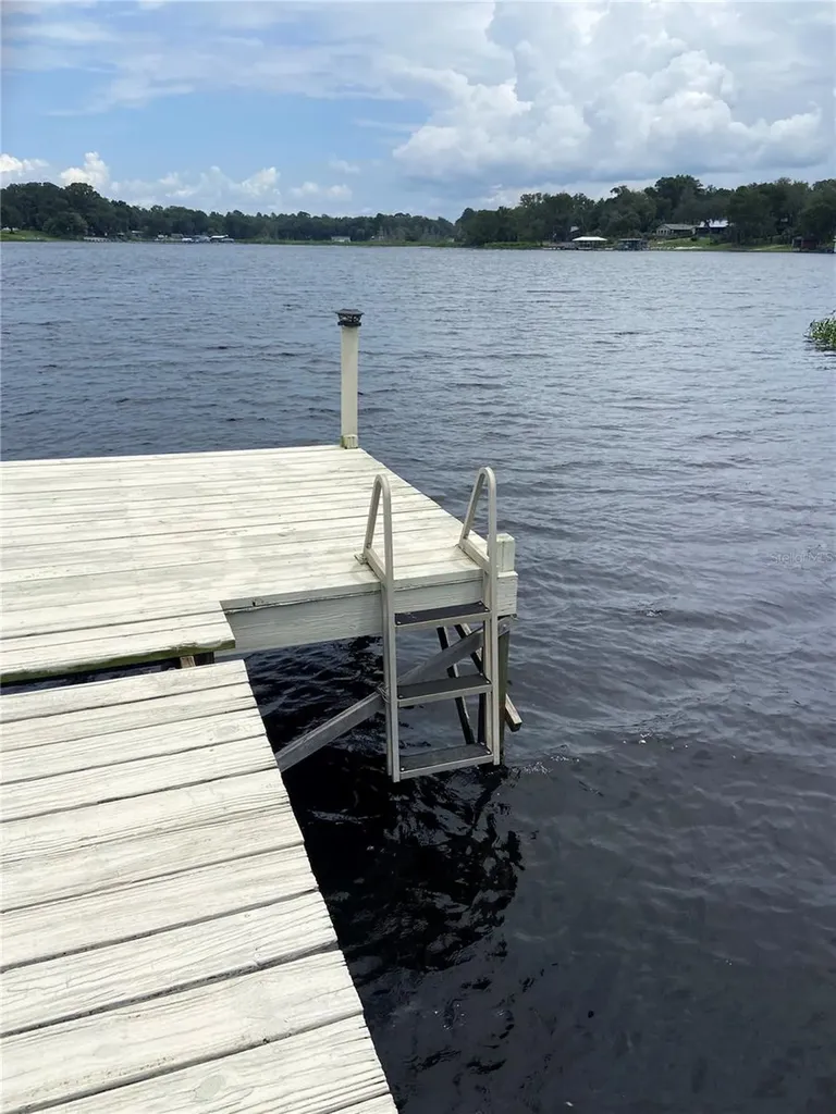 170 Little Orange Lake Drive Hawthorne FL 32640