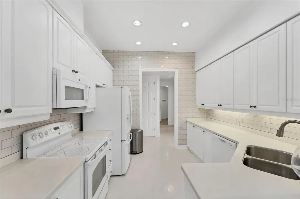 5405 46th Court W Bradenton FL 34210