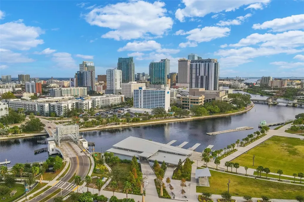 803 W Woodlawn Avenue Tampa FL 33603