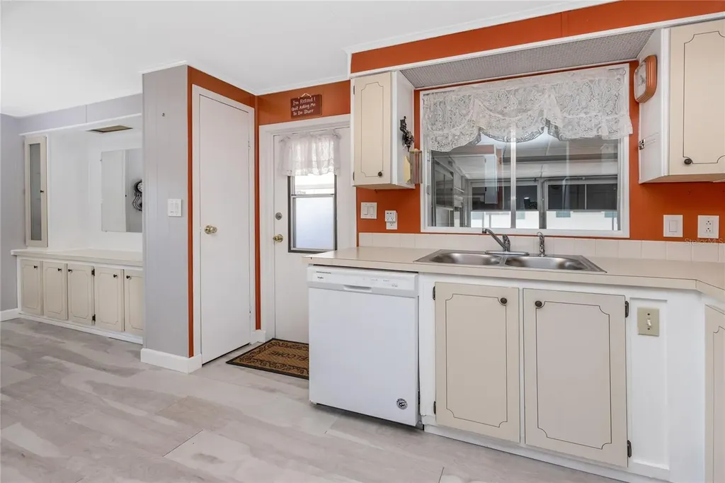 7803 46th Avenue N St Petersburg FL 33709