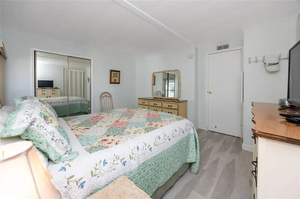 7803 46th Avenue N St Petersburg FL 33709