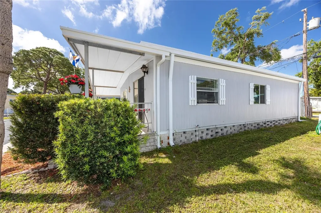 7803 46th Avenue N St Petersburg FL 33709