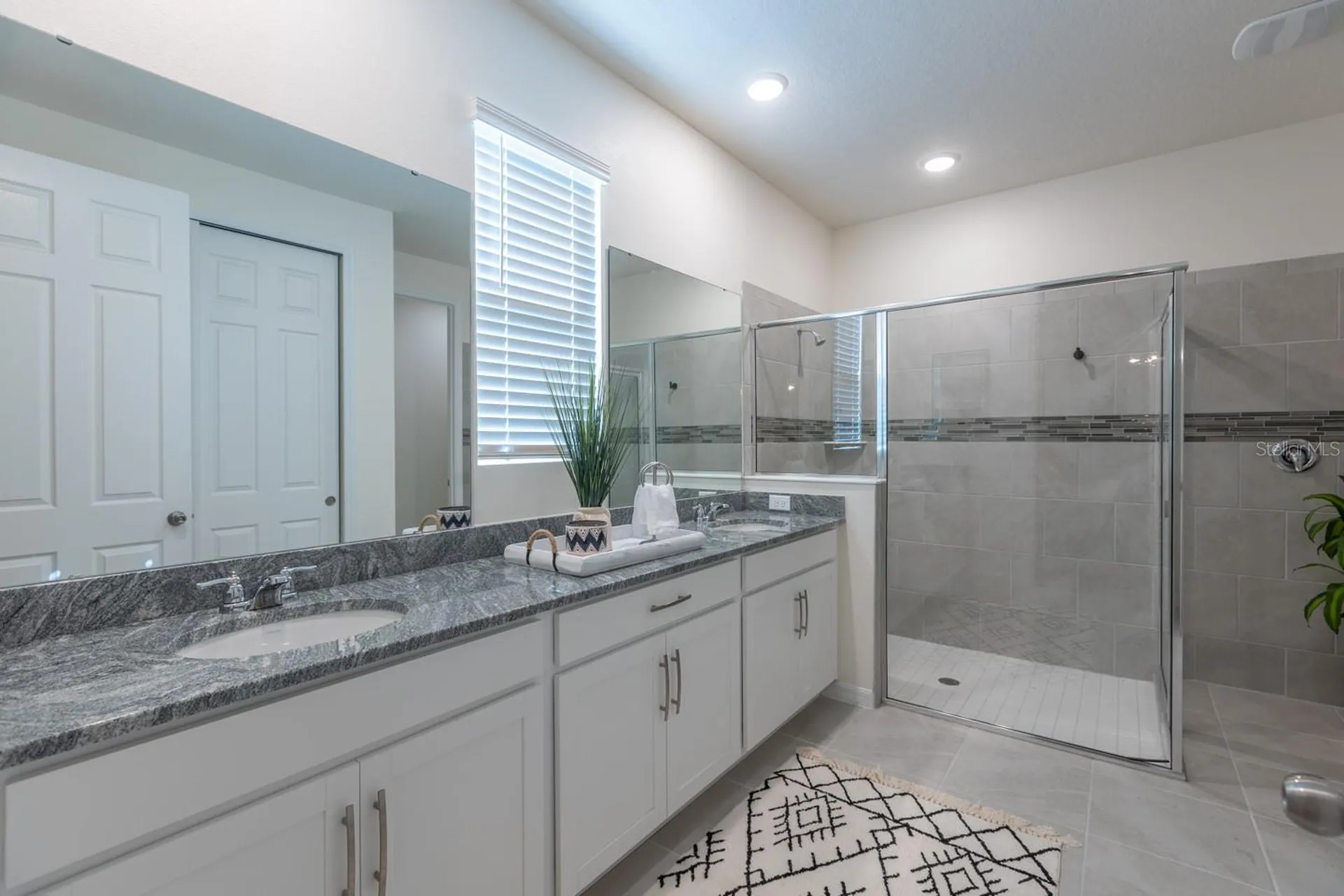 2004 Fleming Mist Place Kissimmee FL 34747