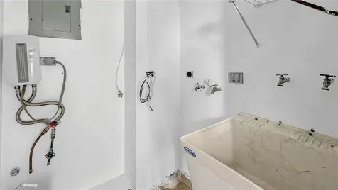 1050 Las Palmas Avenue, Cond Puerta De La Bahia San Juan PR 00907