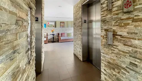 1050 Las Palmas Avenue, Cond Puerta De La Bahia San Juan PR 00907