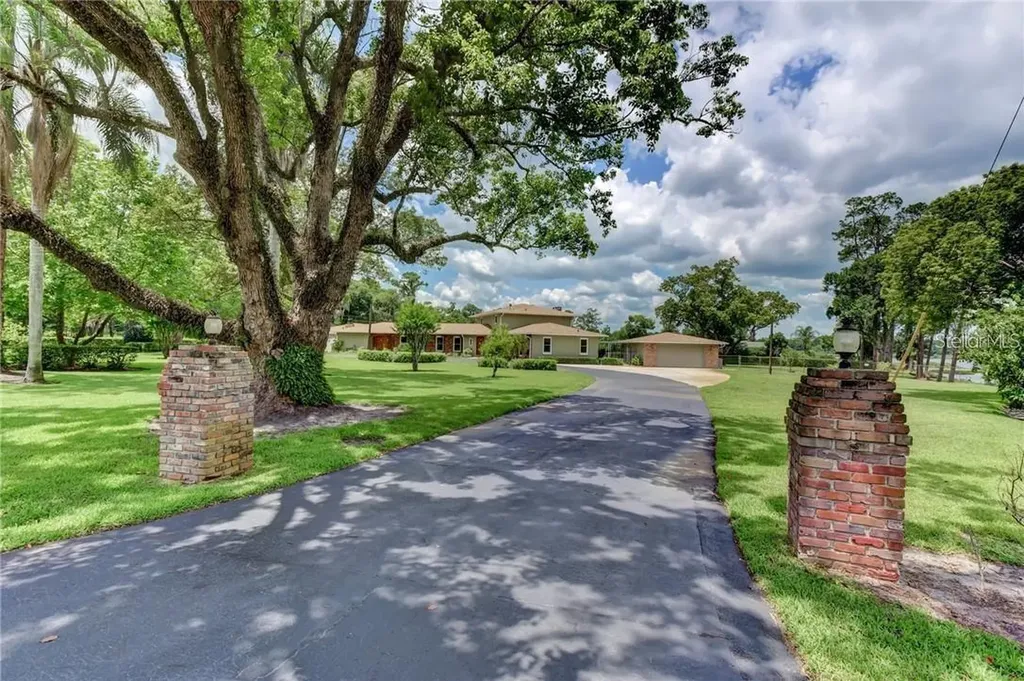 910 N Kepler Road Deland FL 32724