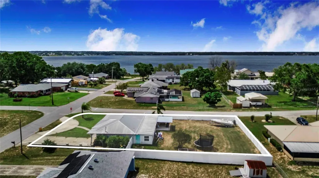 498 W 7th Street Frostproof FL 33843