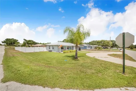 498 W 7th Street Frostproof FL 33843
